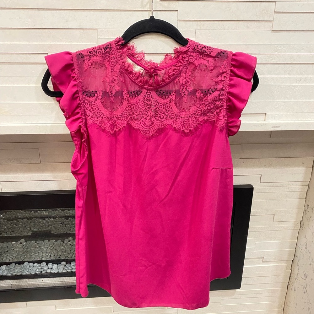 New without tags Rinascimento Made in Italy Fuschia top in size S